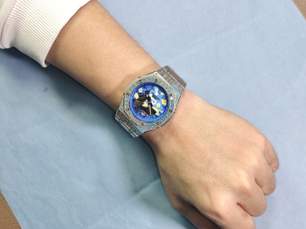 Кастомные часы Casio G-Shock GA-2100 — серебристый браслет и голубой безель с кристаллами — фото 1