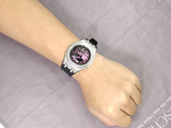 Кастомные часы Casio G-Shock GA-2100 — тёмный каучуковый ремешок и цветной безель с кристаллами — фото 2