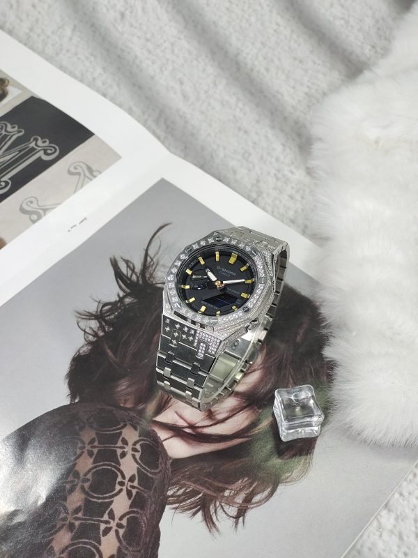 Кастомные часы Casio G-Shock GA-2100 — серебристый браслет и безель с кристаллами — фото 1