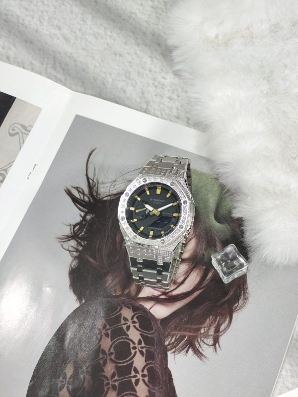 Кастомные часы Casio G-Shock GA-2100 — серебристый браслет и безель с кристаллами — фото 2