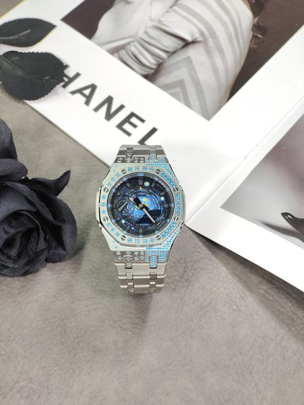 Кастомные часы Casio G-Shock GA-2100 — серебристый браслет и голубые кристаллы — фото 1