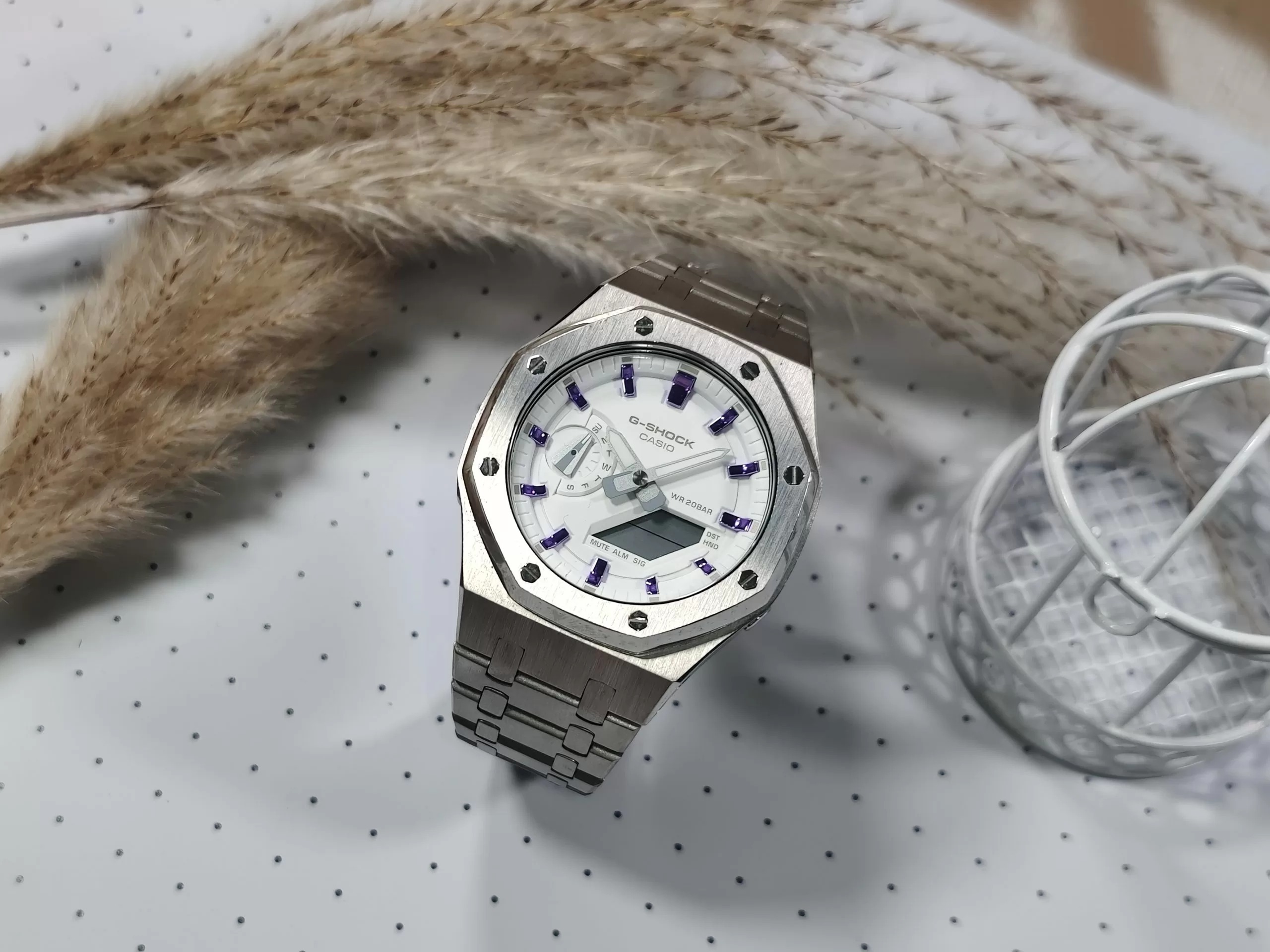 Кастомные часы Casio G-Shock Морозная Луна Фиалковый След, алые. Купить кастом G-Shock CasiOAK Custom, доставка по России