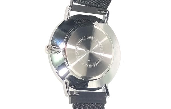 Кастомные часы Casio G-Shock Огненный Рубин Уральских Гор, алые, на руке. CasiOAK Custom, кастомные часы Casio ручная сборка